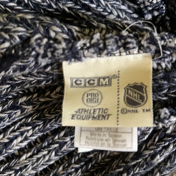 Montreal Canadiens knit cap - Picture 3 of 3